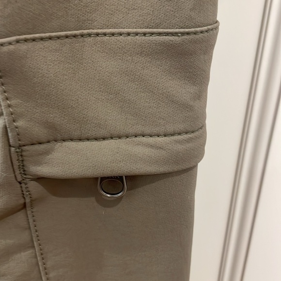 Patagonia Olive Green/Tan Pants—Many Zippered Pockets—Like New Condition—38 - Picture 9 of 12